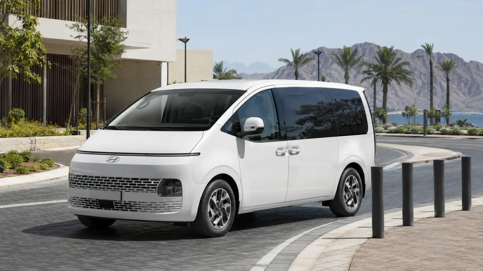 9–10 seater vehicle for group travel in Ras Al Khaimah